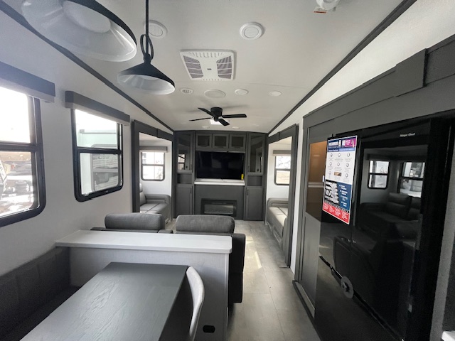 2025 ROCKWOOD SIGNATURE 375RL - Image 17