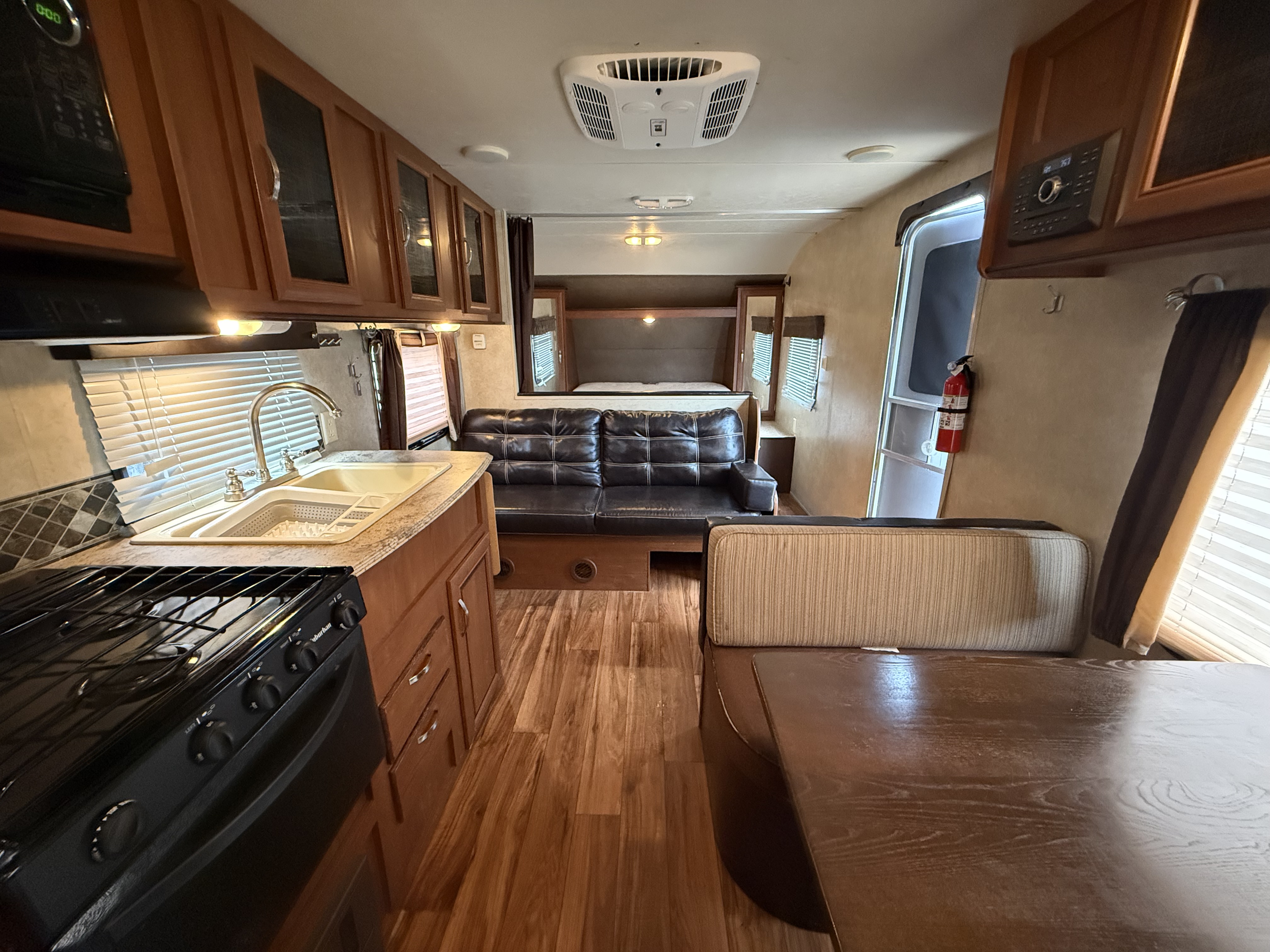 2016 WILDWOOD X-LIGHT SERIES 241QBXL - Image 15