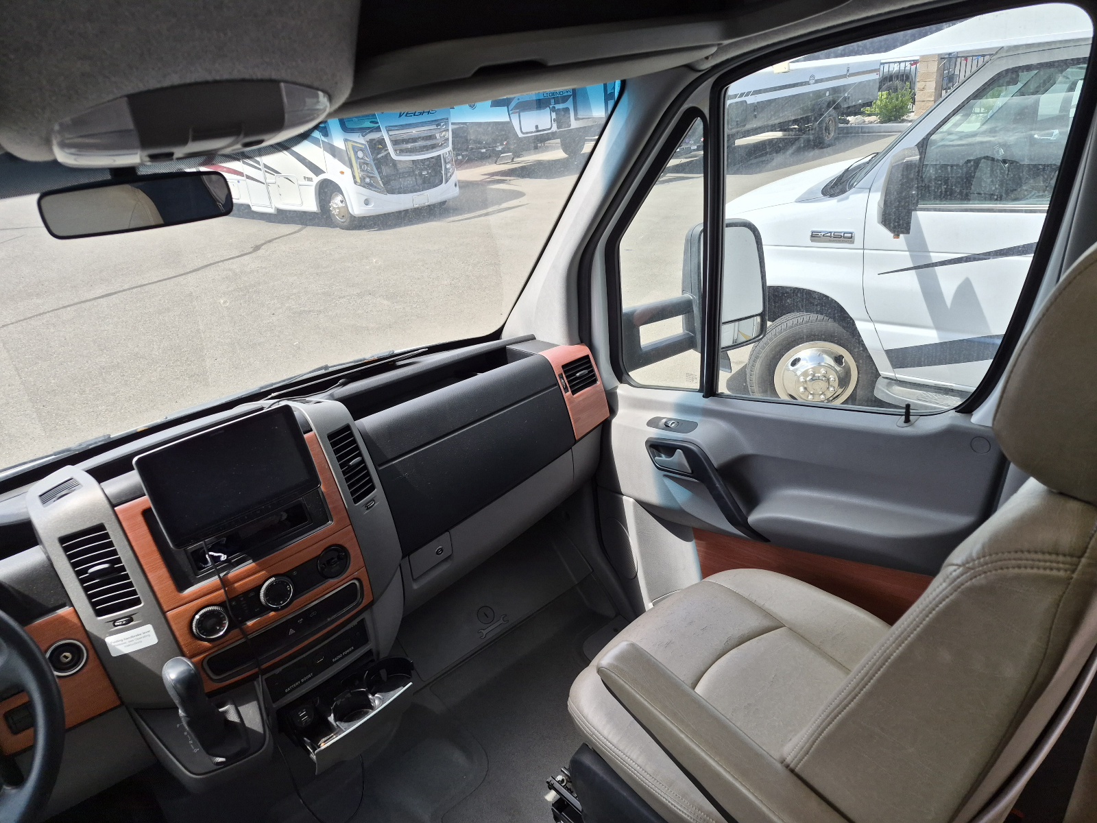 2012 Winnebago View Profile 24G - Image 5