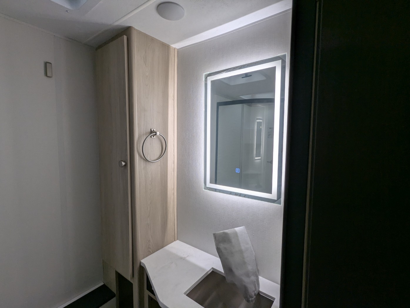 2026 Coachmen Entourage 340BH - Image 28
