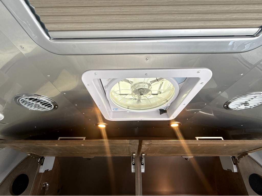2026 AIRSTREAM CLASSIC 30RBQ - Image 13