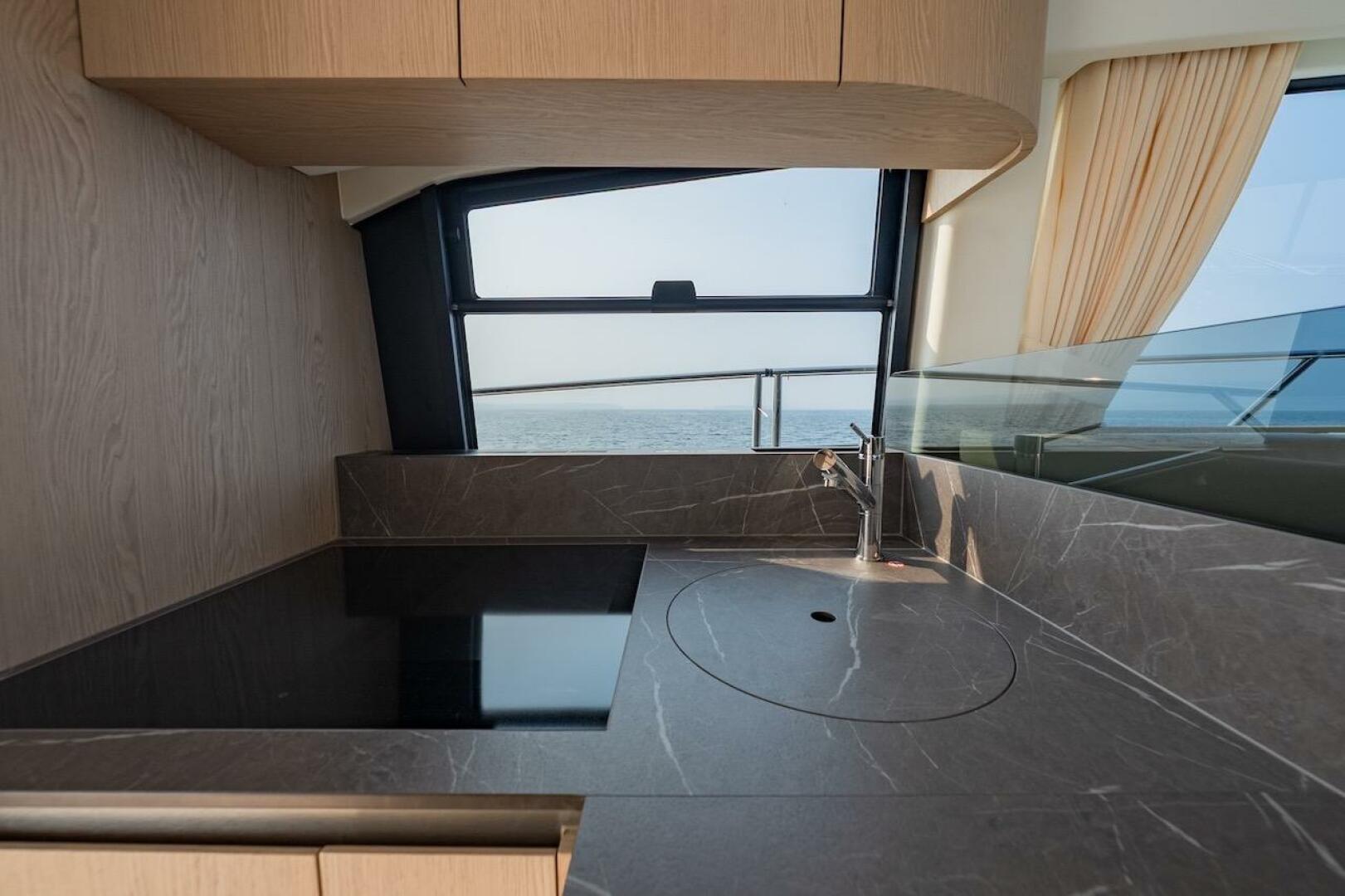 2023 Azimut Fly 53 - Image 39