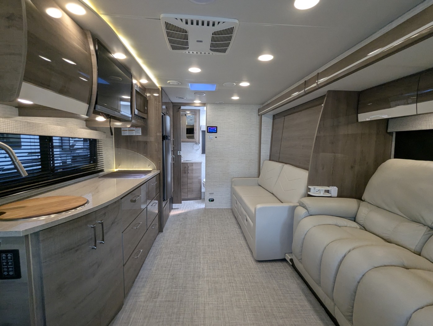 2024 Entegra Coach Qwest 24R - Image 17
