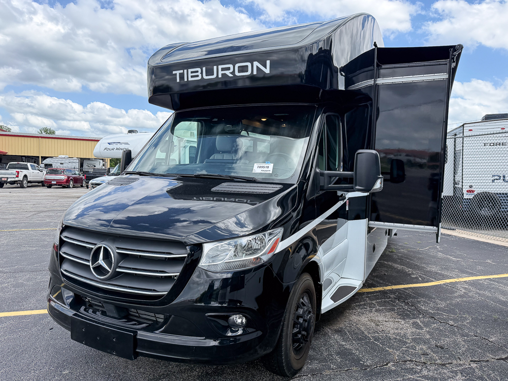 2025 THOR MOTORCOACH 24FB - Image 2