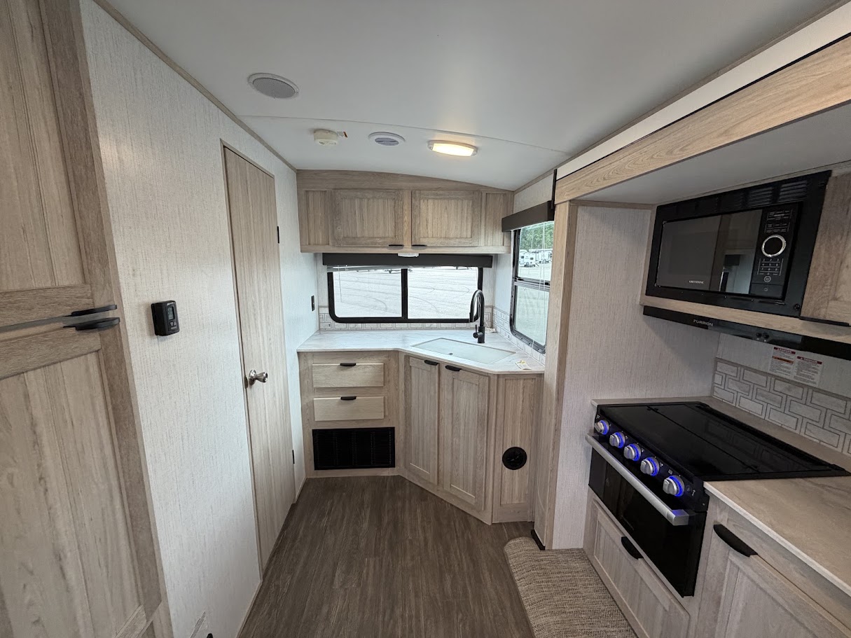 2022 CRUISER RV SHADOW CRUISER 22RKS - Image 17
