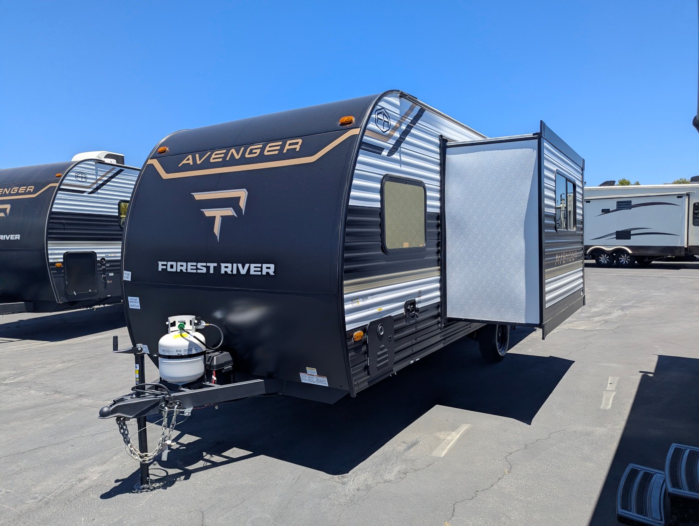 2026 Prime Time Avenger LT 18DBS - Image 3
