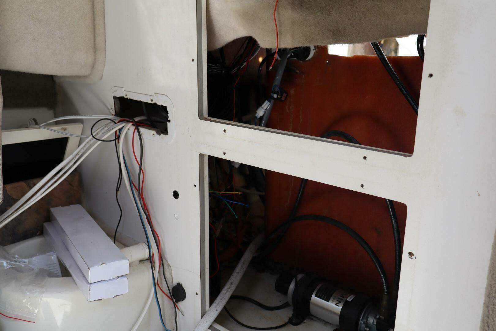 2005 Sea Boss 235 Walkaround - Image 17