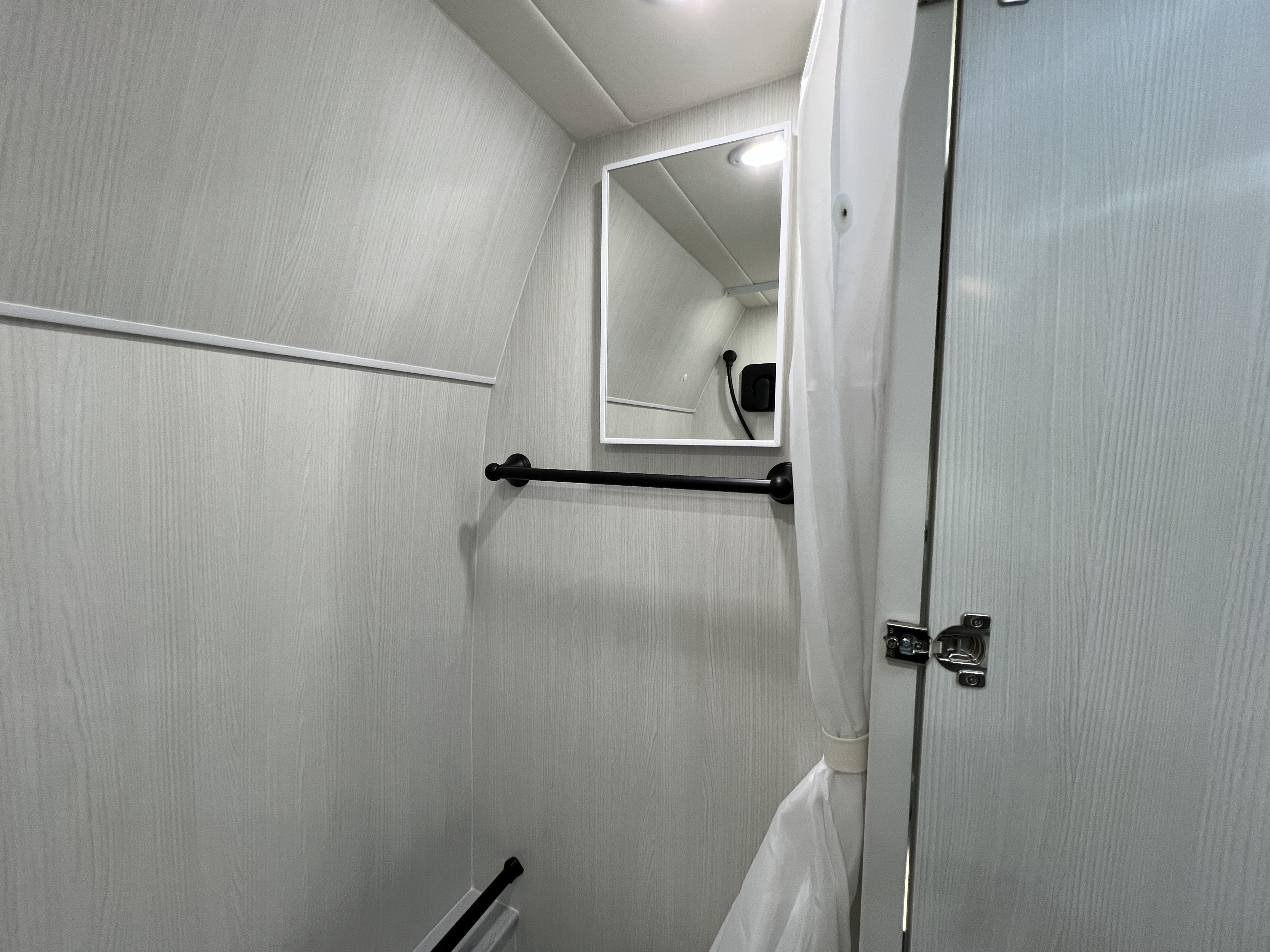 2027 Pleasure-Way Lexor TS - Image 29
