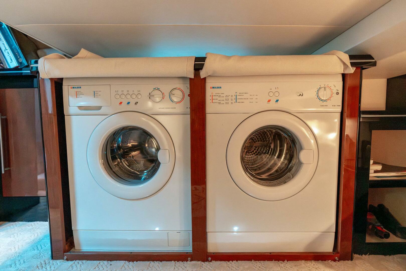 2009 Marquis - Image 90