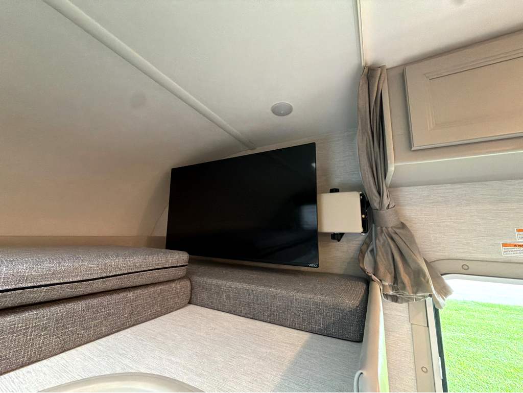 2025 Thor Motor Coach MAGNITUDE GA24 - Image 35