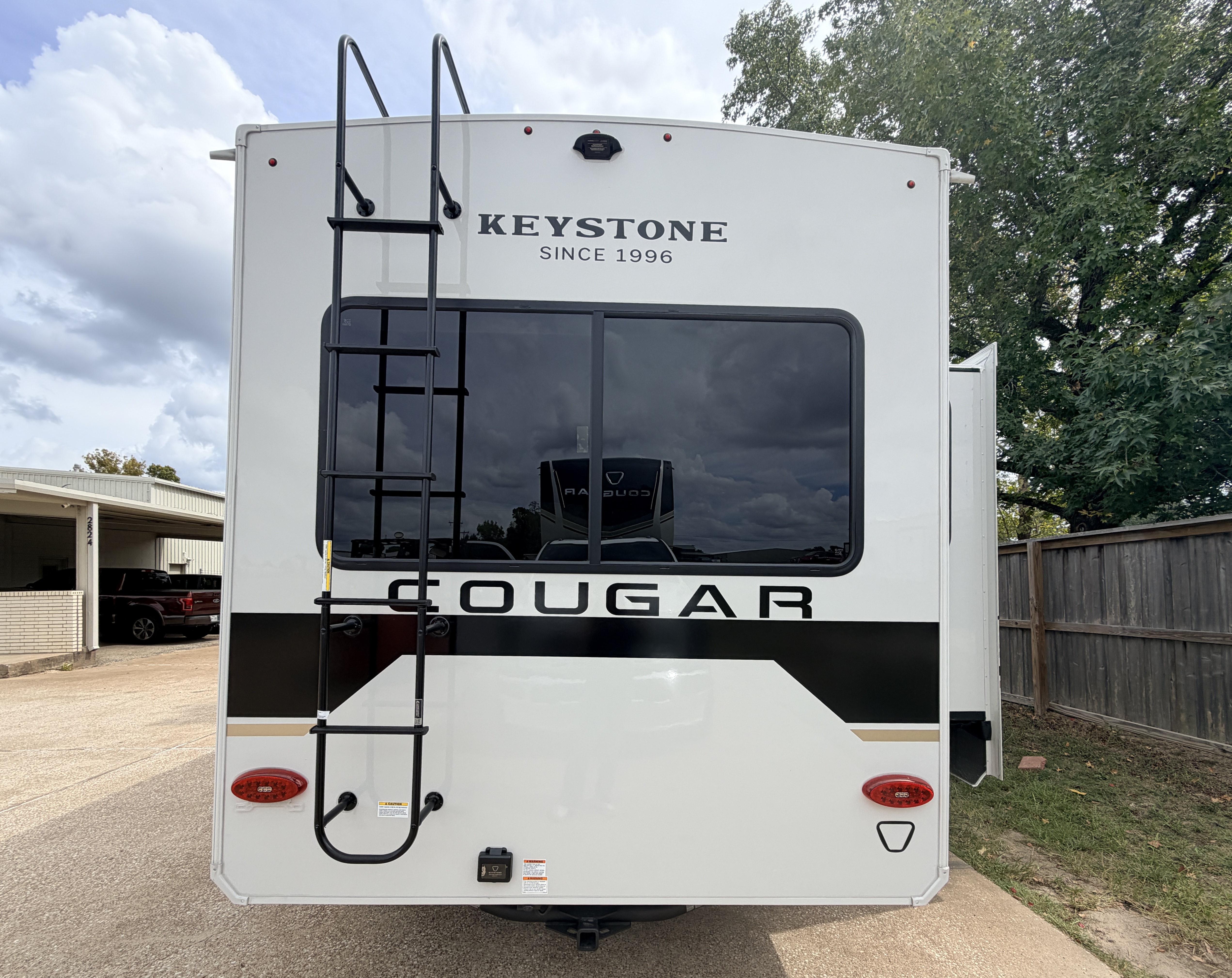 2027 Keystone Cougar 316RLS - Image 6