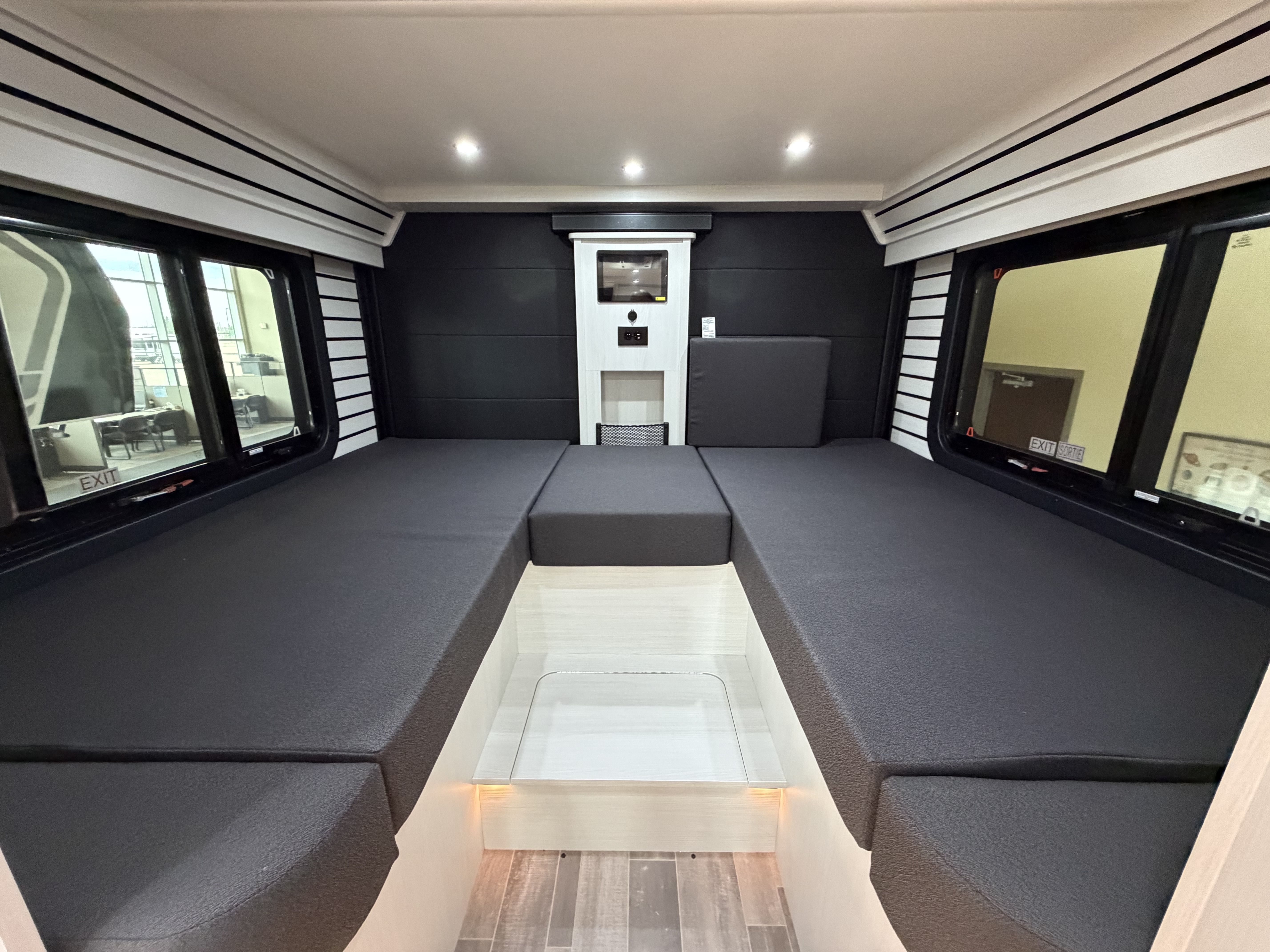 2027 PLEASURE-WAY PLATEAU XL-TW - Image 13