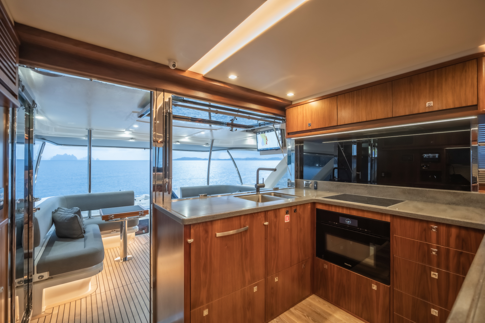 2019 Riviera 68 Sport Motor Yacht - Image 18