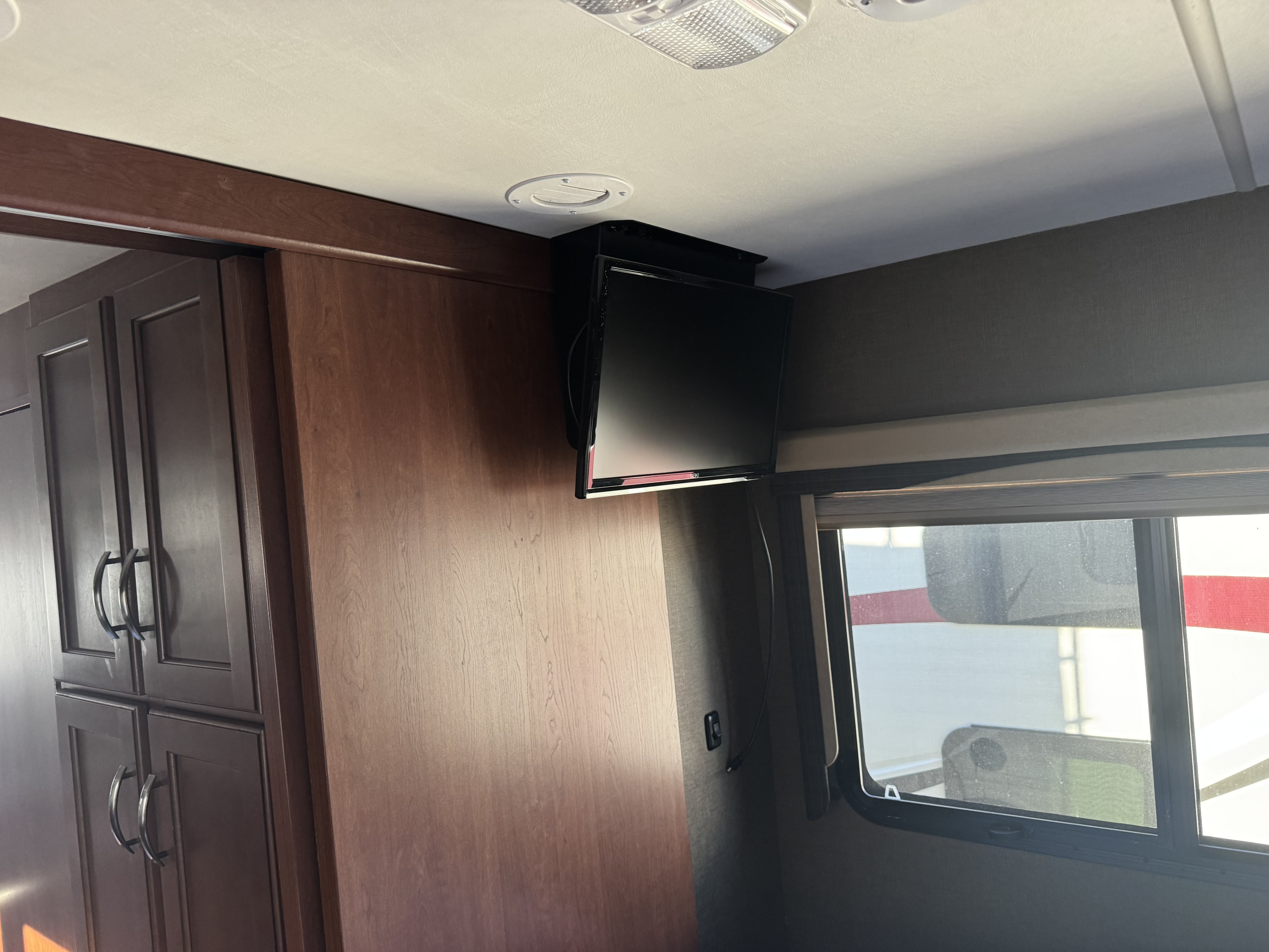 2015 Thor Motor Coach ACE 29.2 - Image 27