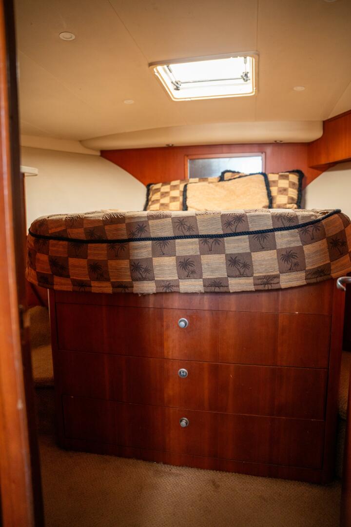 2004 Luhrs Convertible - Image 32