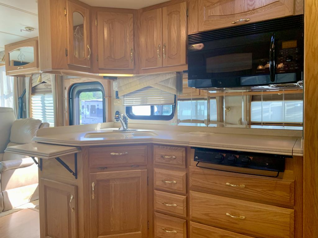 2005 MOUNTAIN AIRE 3778-WORKHORSE - Image 25