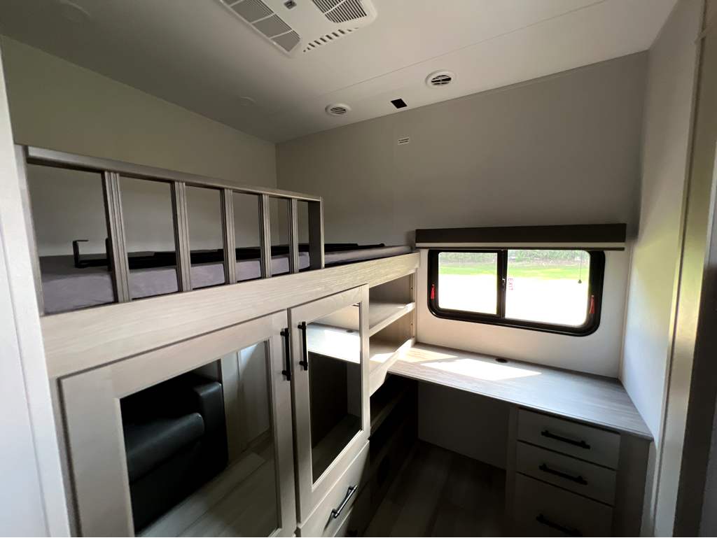 2026 GRAND DESIGN INFLUENCE 3704BH - Image 18