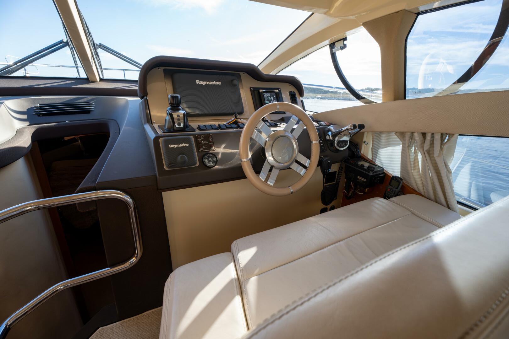 2013 Azimut 40 Flybridge - Image 28