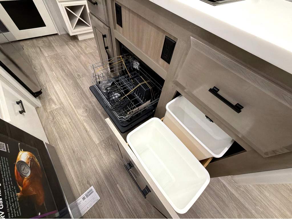 2027 JAYCO PINNACLE 32RLTS - Image 22