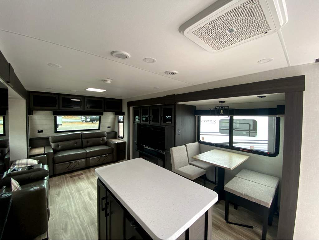 2026 VENTURE RV SPORTTREK 333VMI - Image 13