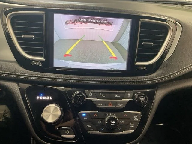 2025 Chrysler Pacifica Limited FWD - Image 19