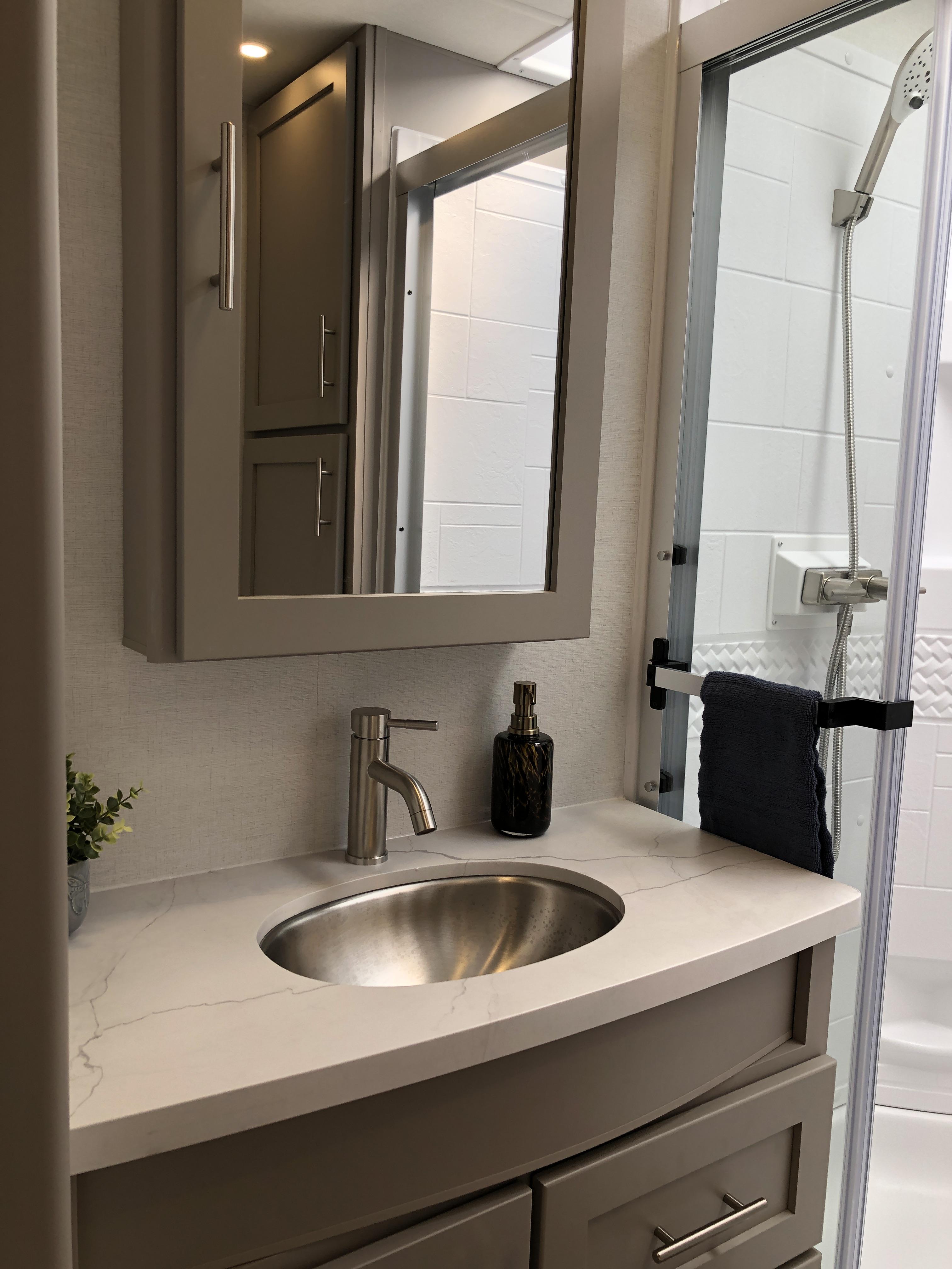 2026 Alliance RV Avenue 332RL - Image 32