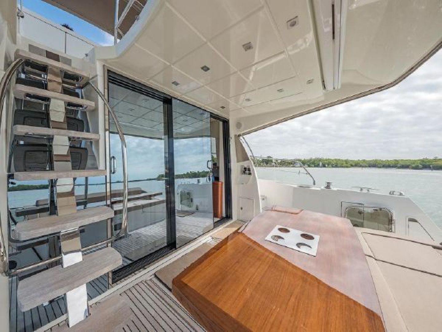 2015 PRESTIGE PRESTIGE 550 Base - Image 18