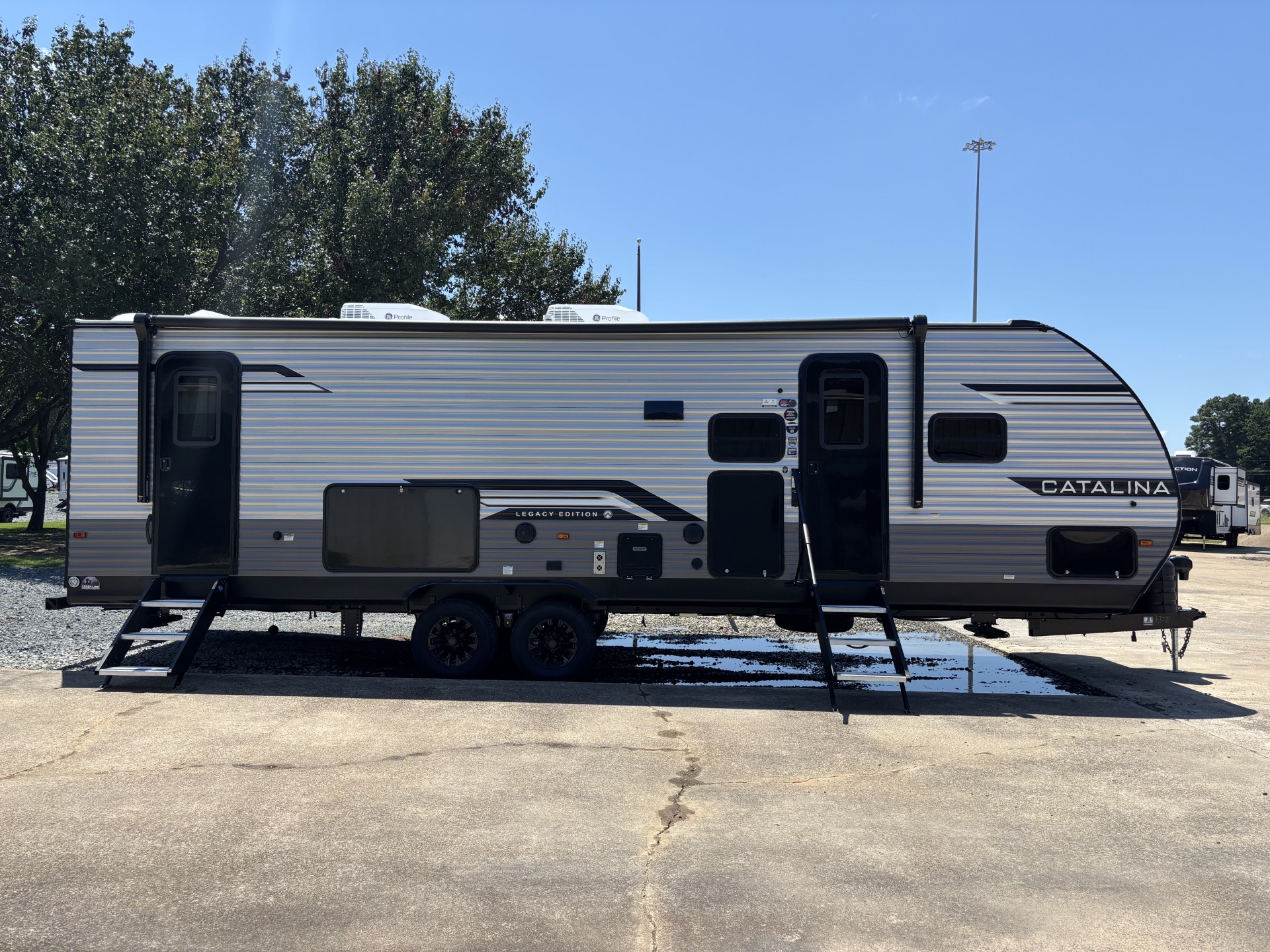 2027 Coachmen Catalina Legacy Edition 273DBHCK - Image 8