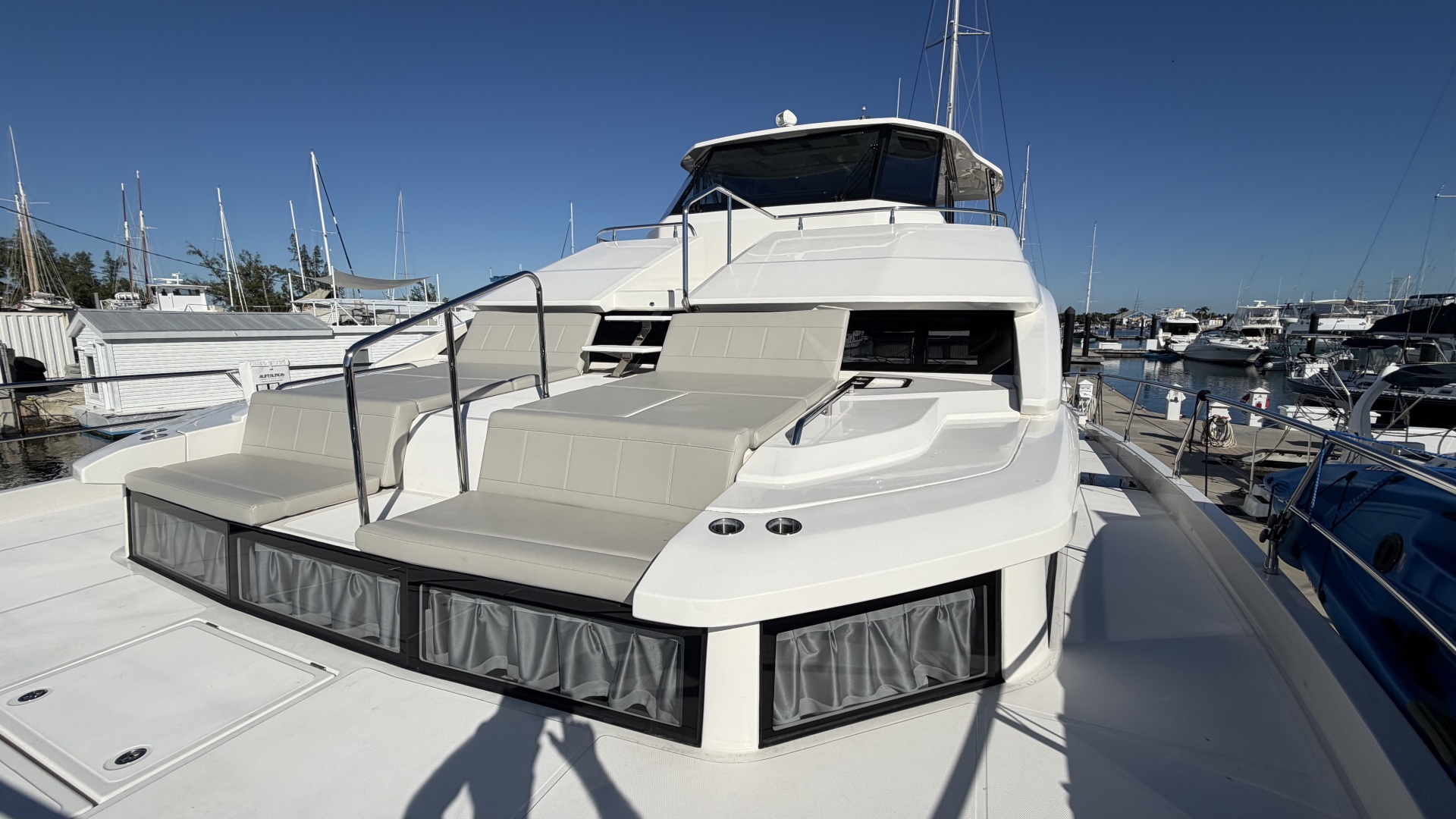 2025 Aquila 54 ENCLOSED BRIDGE - Image 2