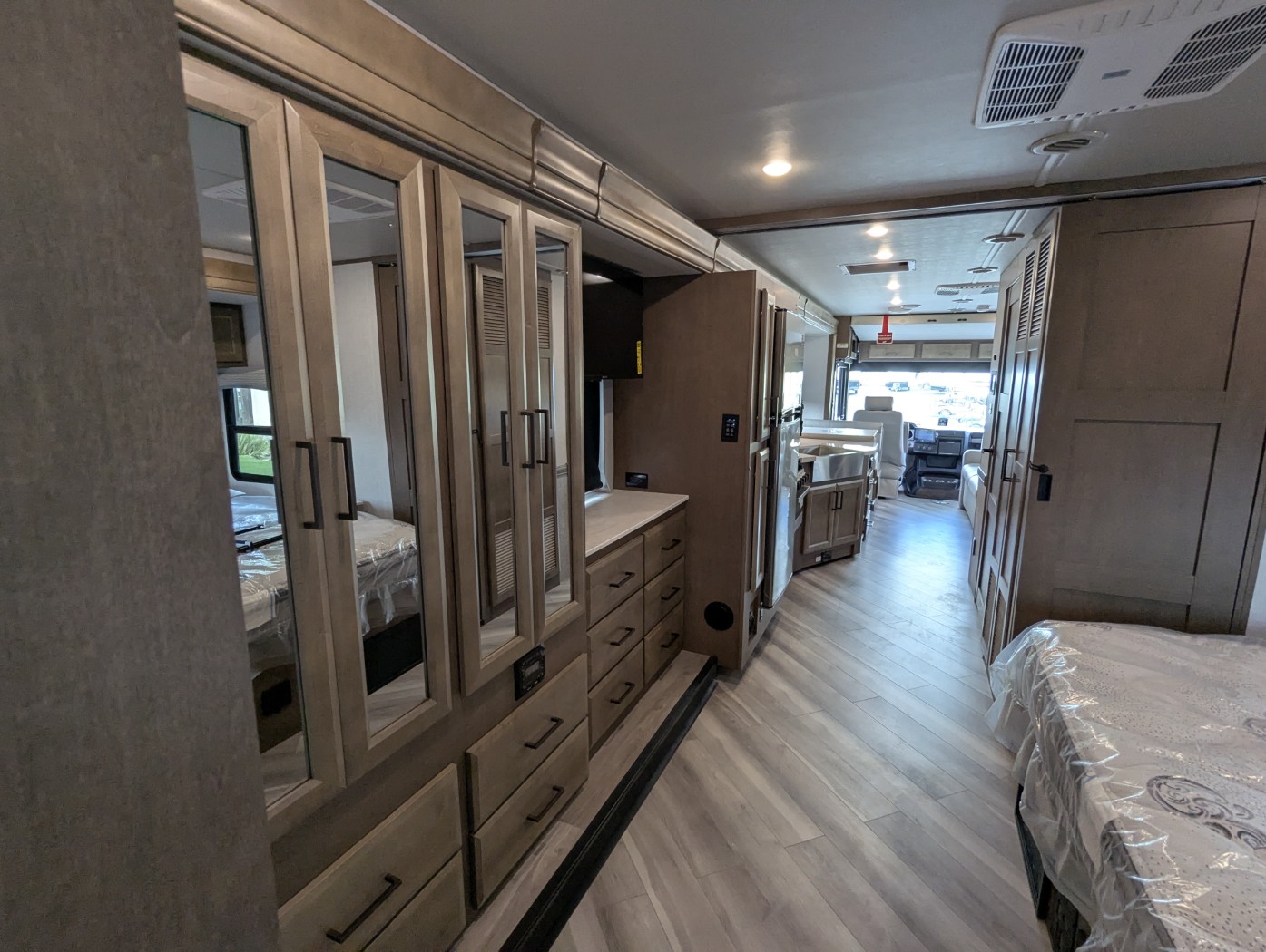 2026 Holiday Rambler Invicta 33HB - Image 31