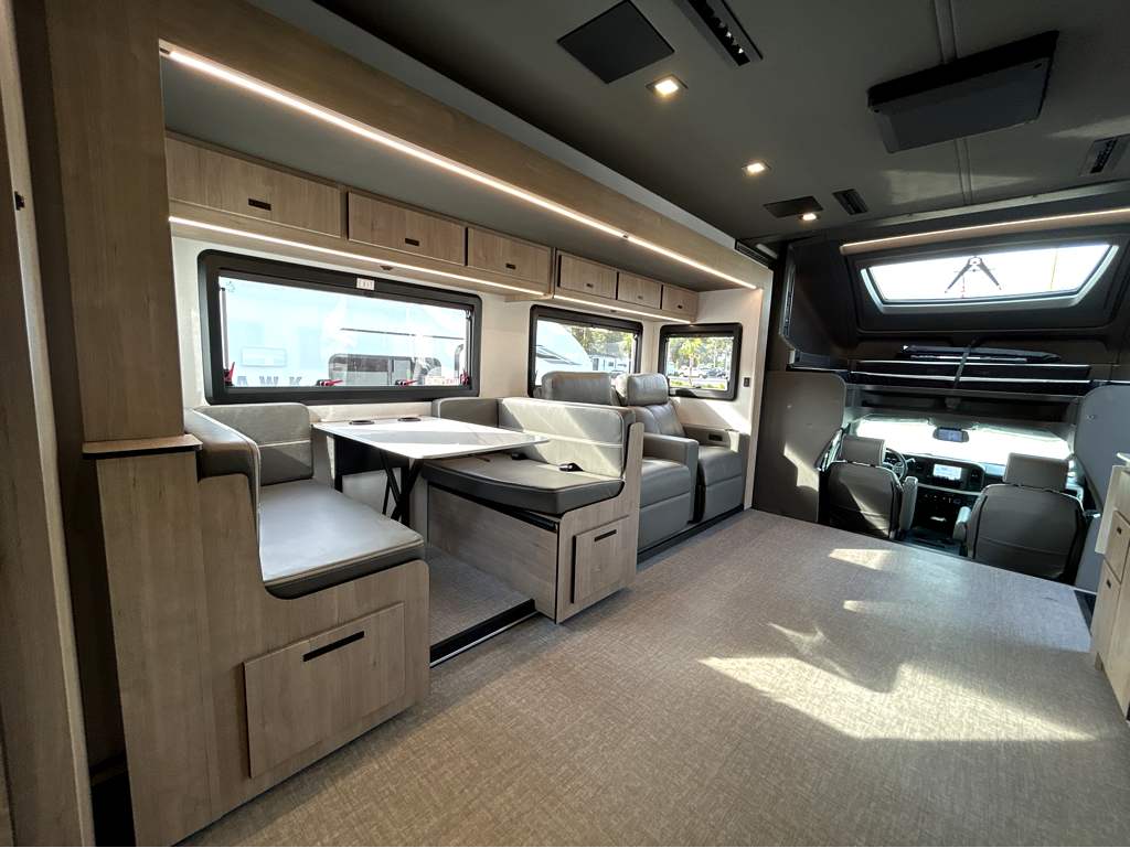 2026 GRAND DESIGN LINEAGE SERIES F 31ZW - Image 26