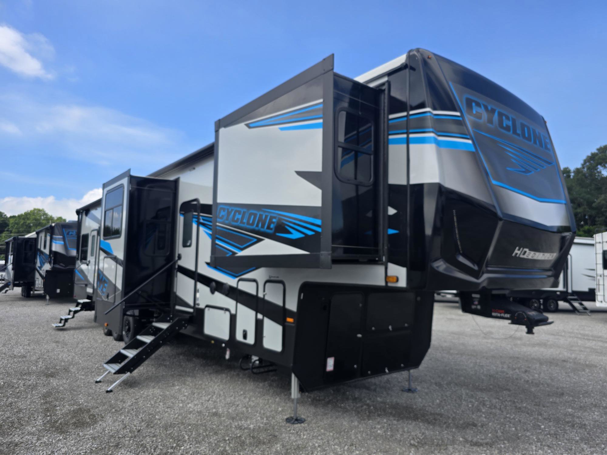 2026 HEARTLAND CYCLONE 4008 - Image 1