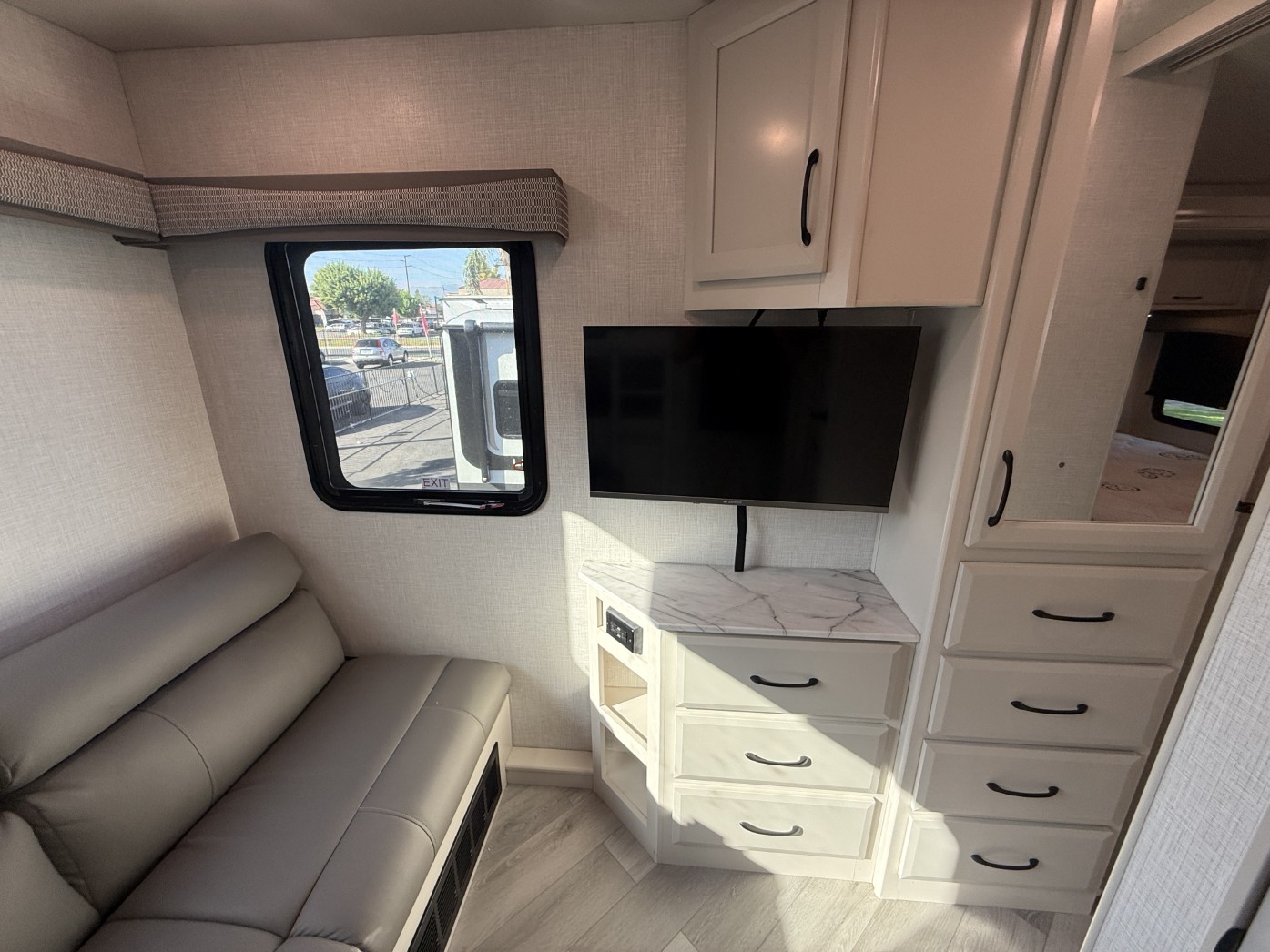 2025 Holiday Rambler Invicta 36Y - Image 25