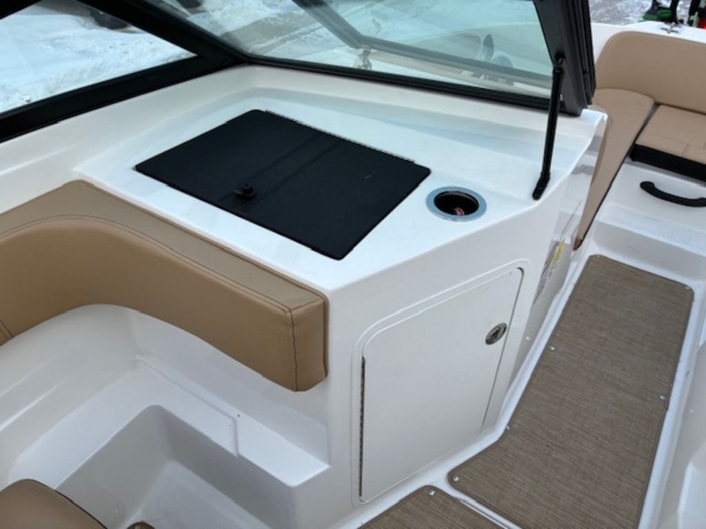 2023 Sea Ray SPX 190 Outboard - Image 14