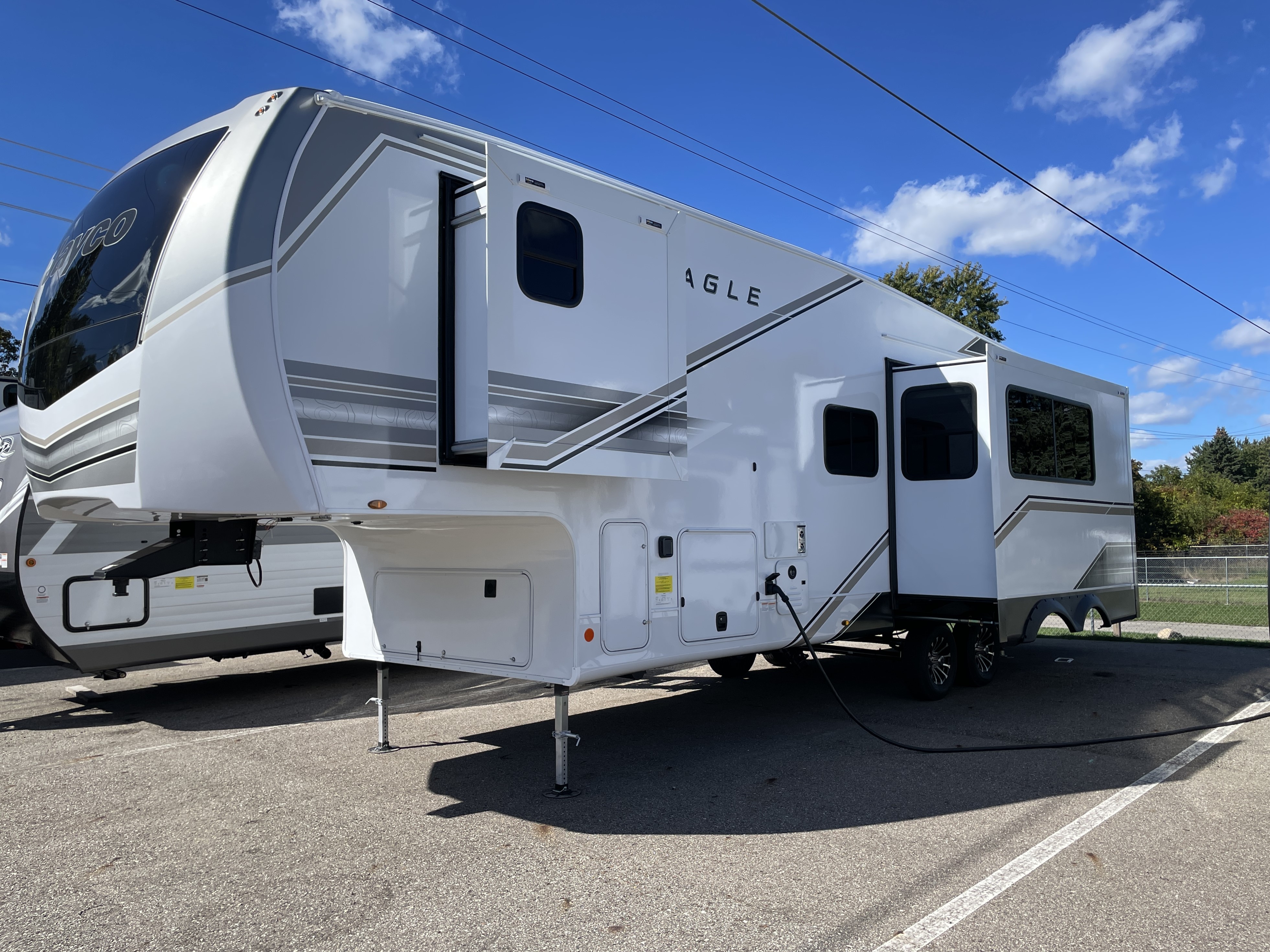 2027 Jayco Eagle 31QBH - Image 8