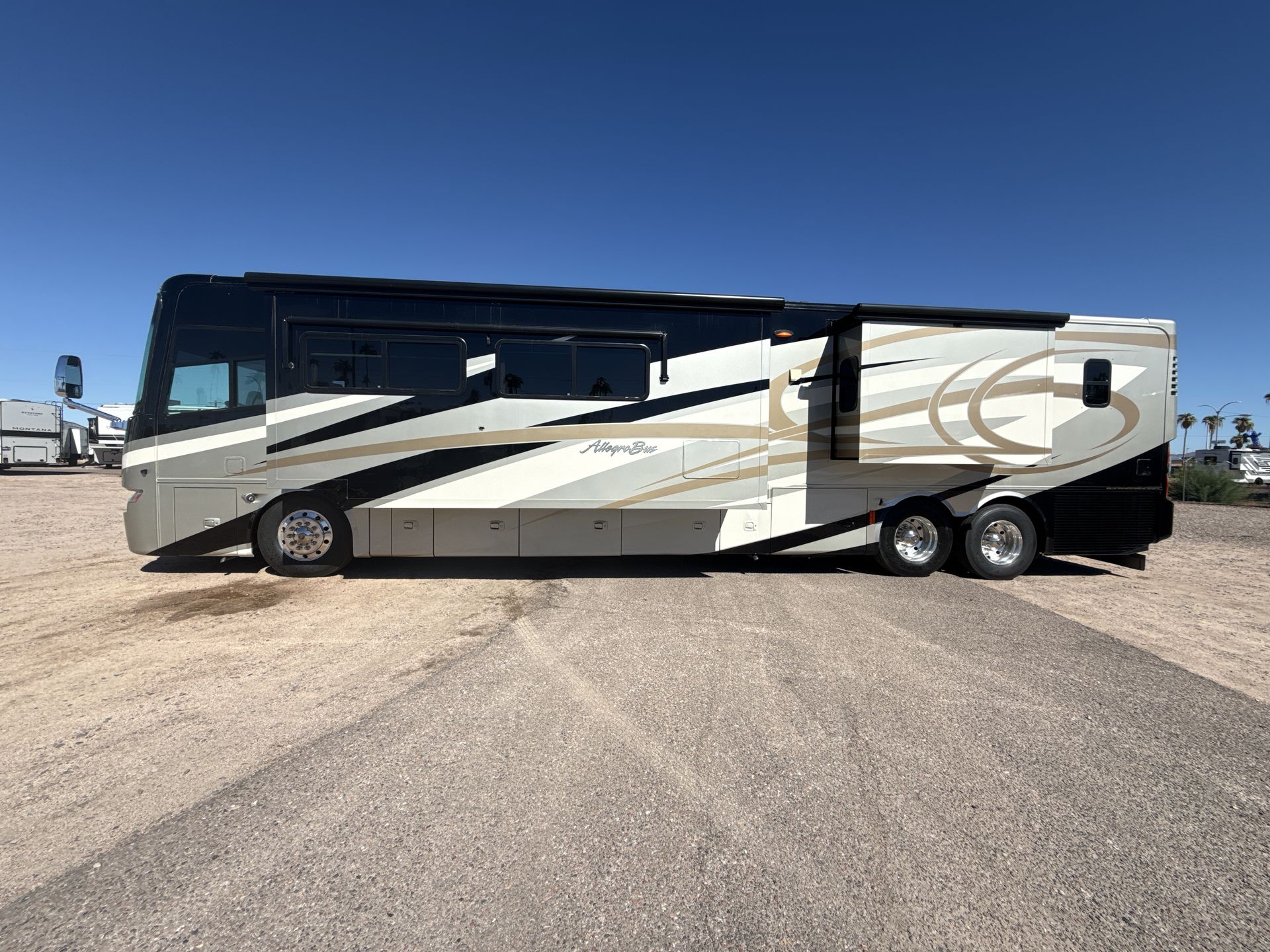 2011 Tiffin Allegro Bus 43 QGP - Image 4