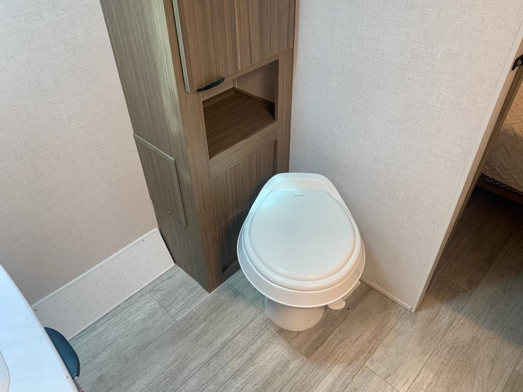 2025 FOREST RIVER WILDWOOD 24RLXLX - Image 26