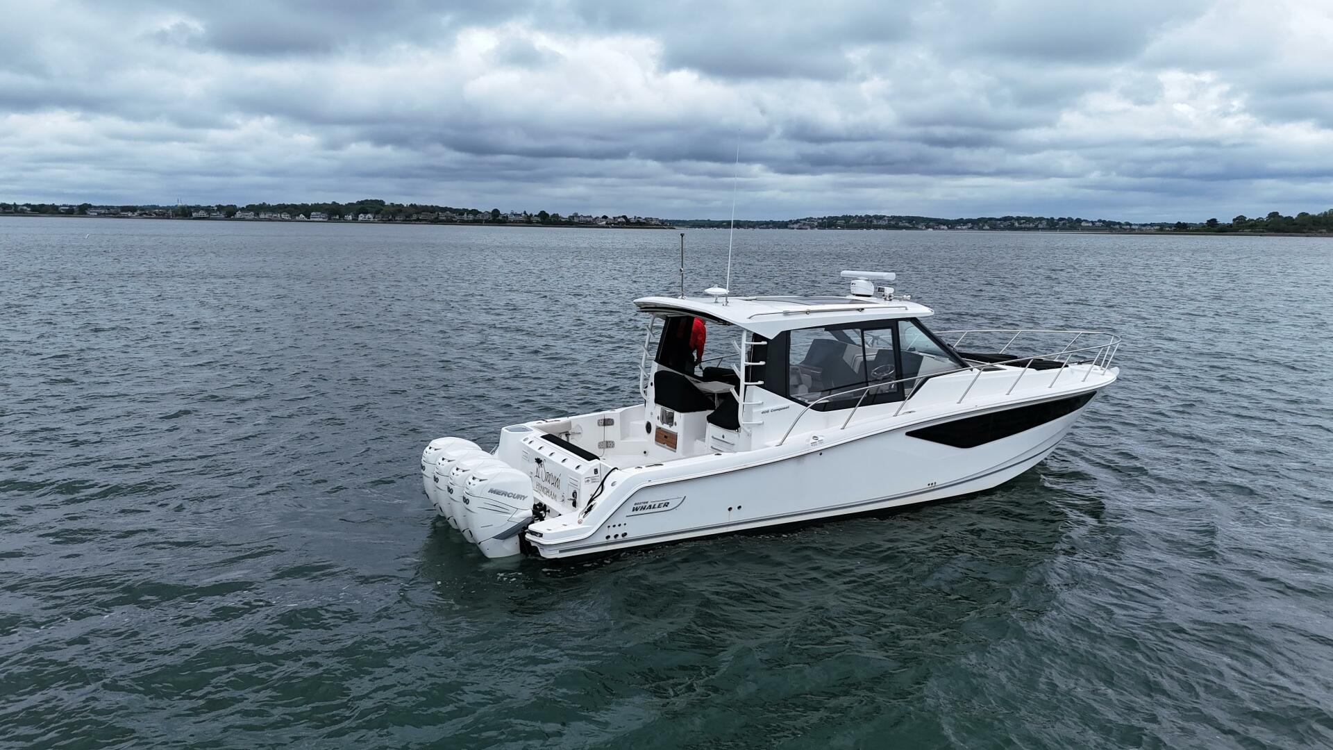 2021 Boston Whaler 405 Conquest - Image 6