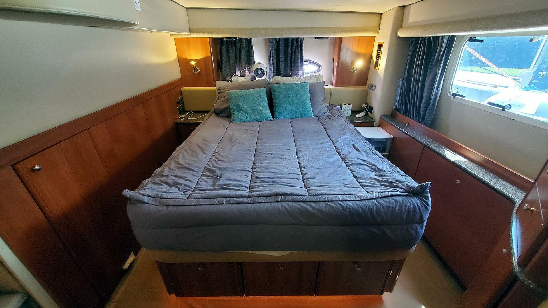 2004 Meridian 408 - Image 25