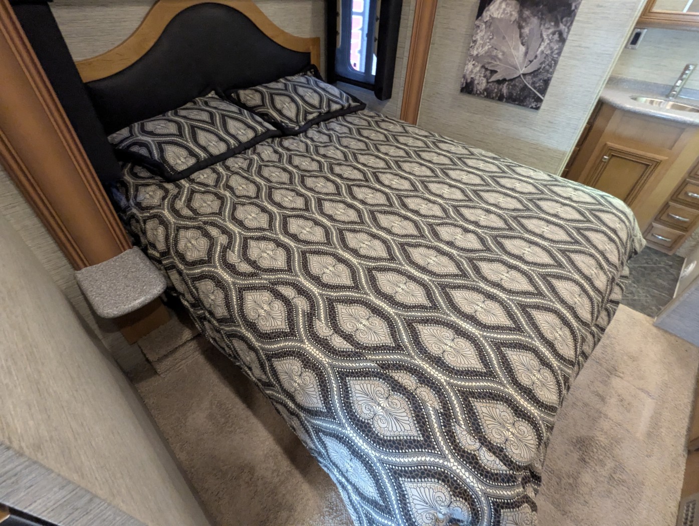2016 Newmar Bay Star 3403 - Image 28