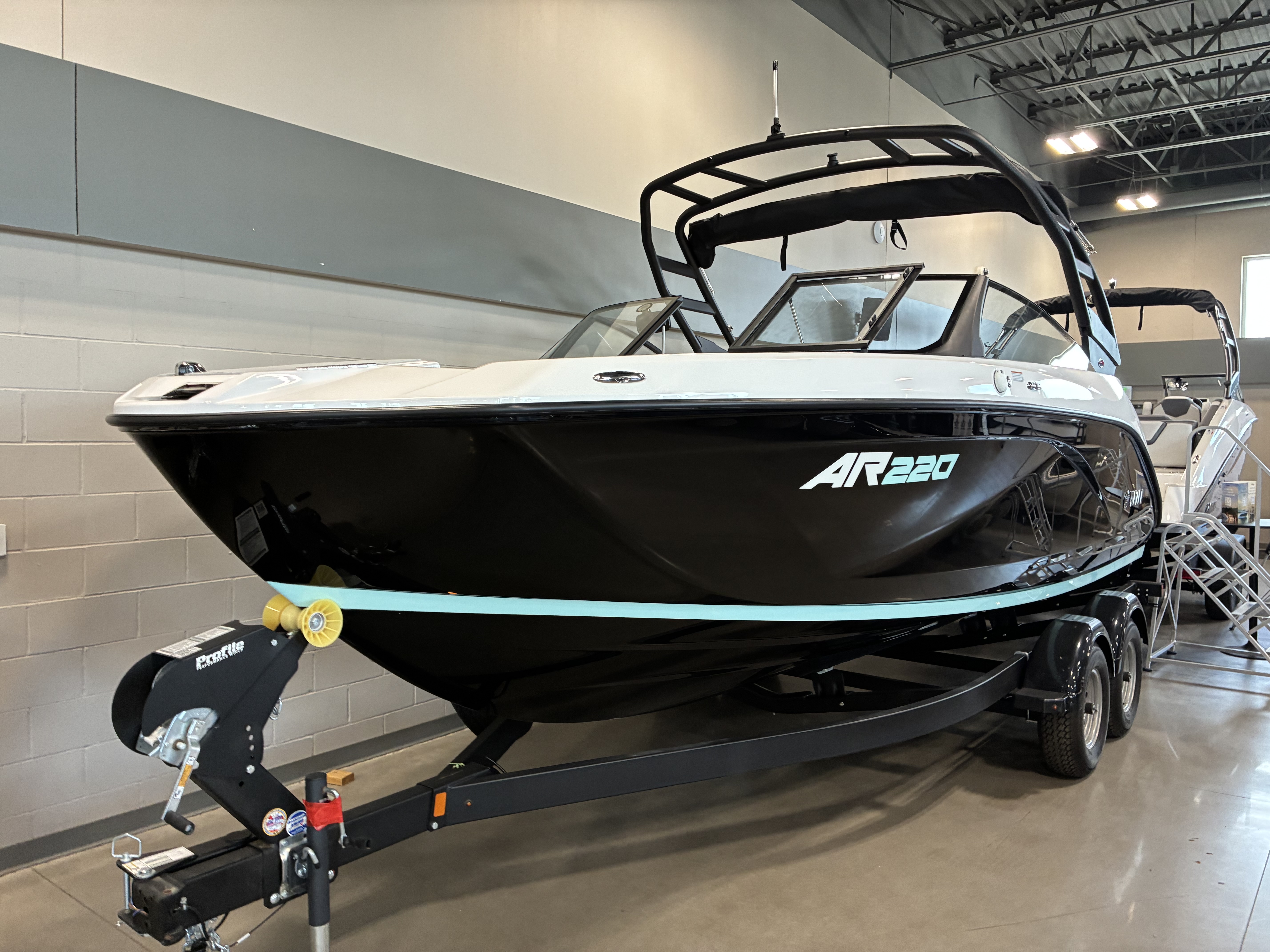 2026 Yamaha Boats AR220 - Image 2