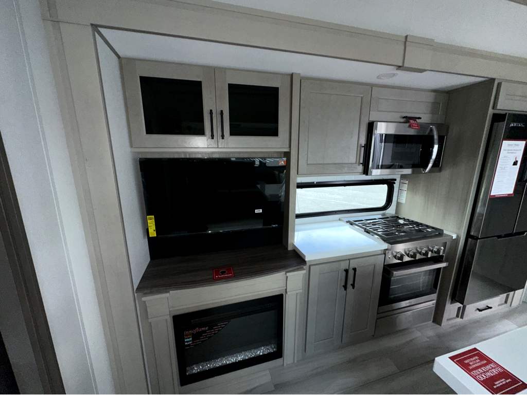 2026 GRAND DESIGN INFLUENCE 3704BH - Image 12