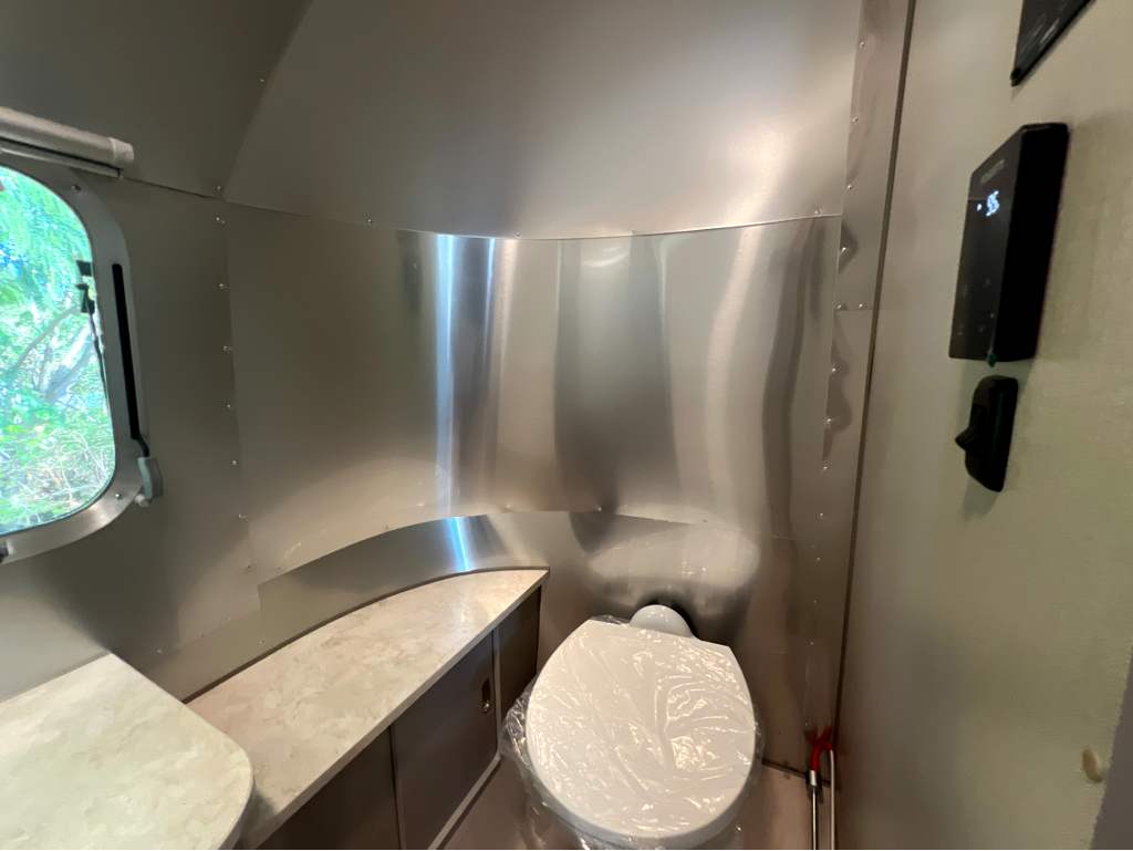 2027 AIRSTREAM CARAVEL 22FB - Image 18