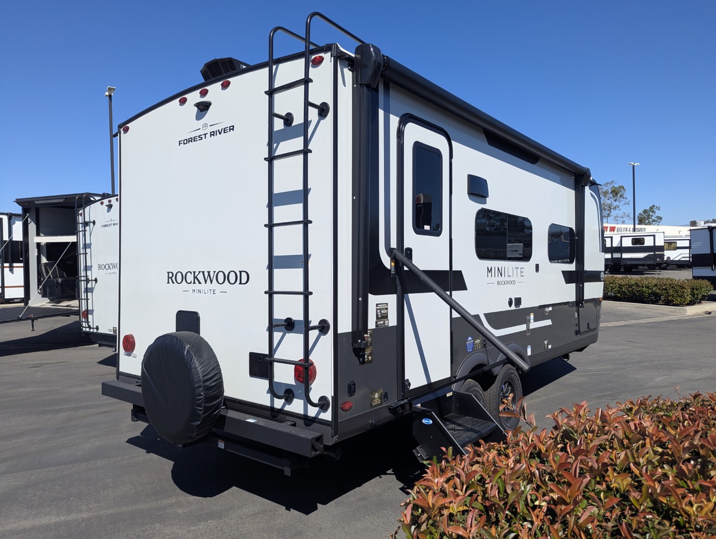 2027 Forest River Rockwood Mini Lite 2109S - Image 6