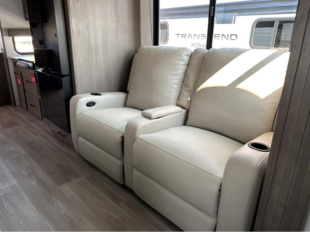 2026 GRAND DESIGN TRANSCEND 25MLX - Image 8