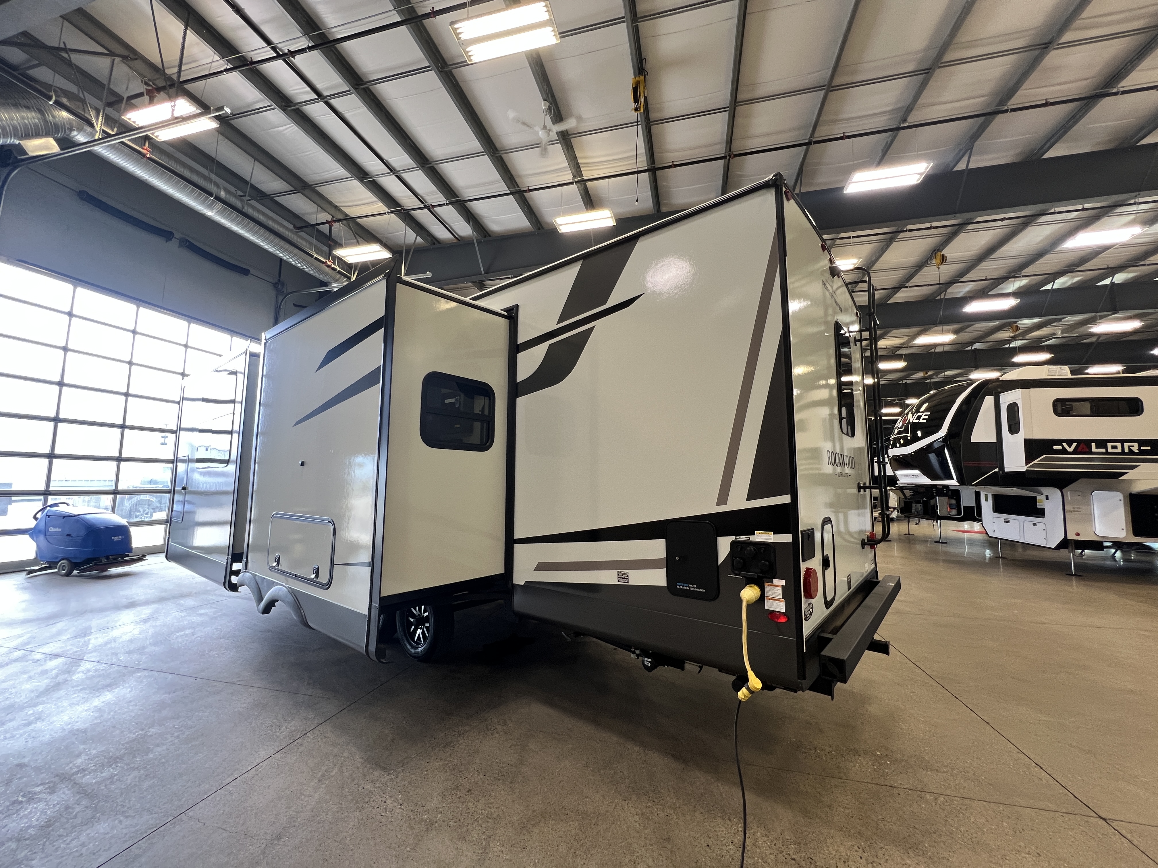 2027 Forest River Rockwood Ultra Lite 2623MBR - Image 6