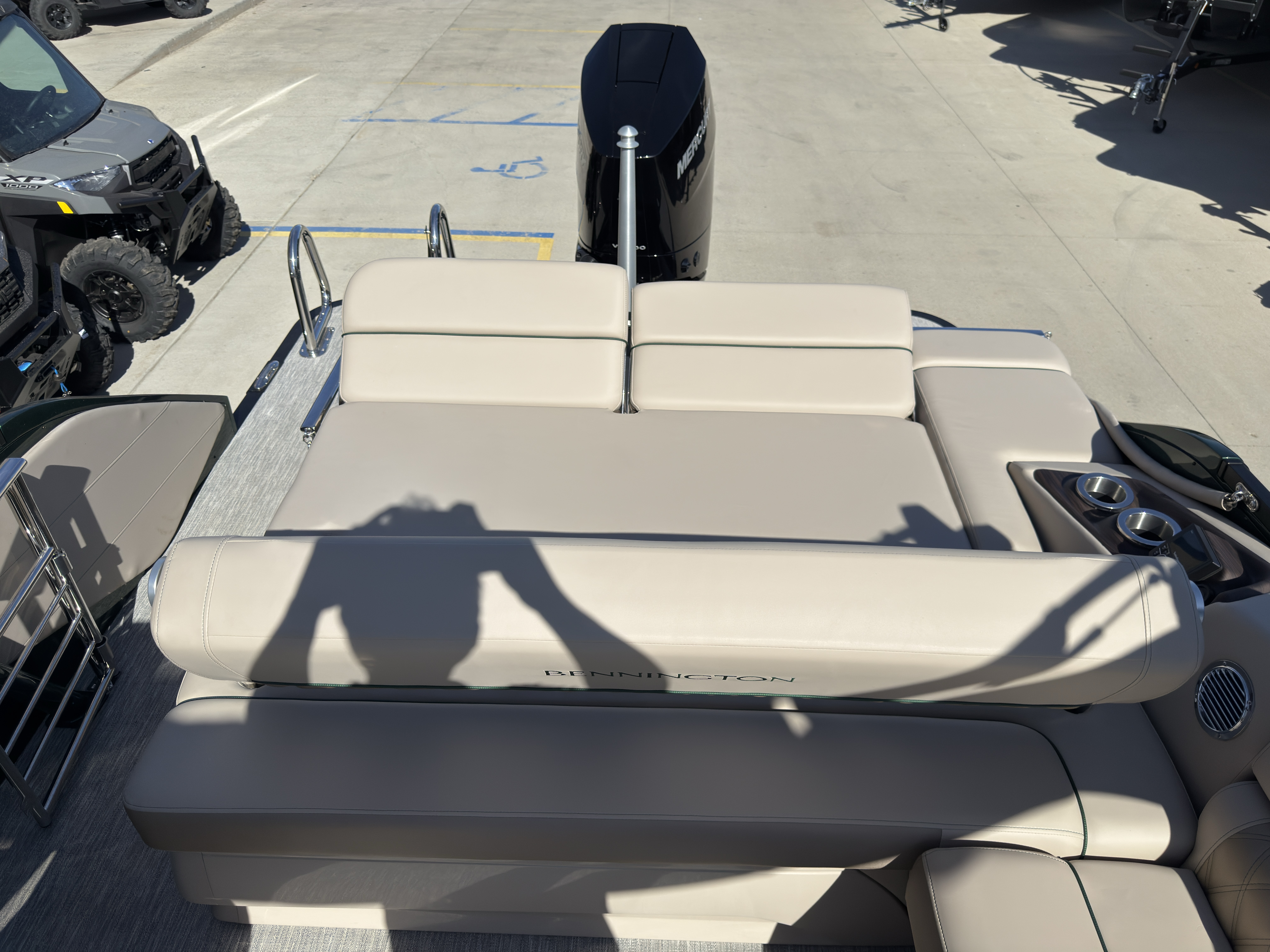 2026 Bennington 25QXSBA 425HP V10 Tritoon Pontoon - Image 42
