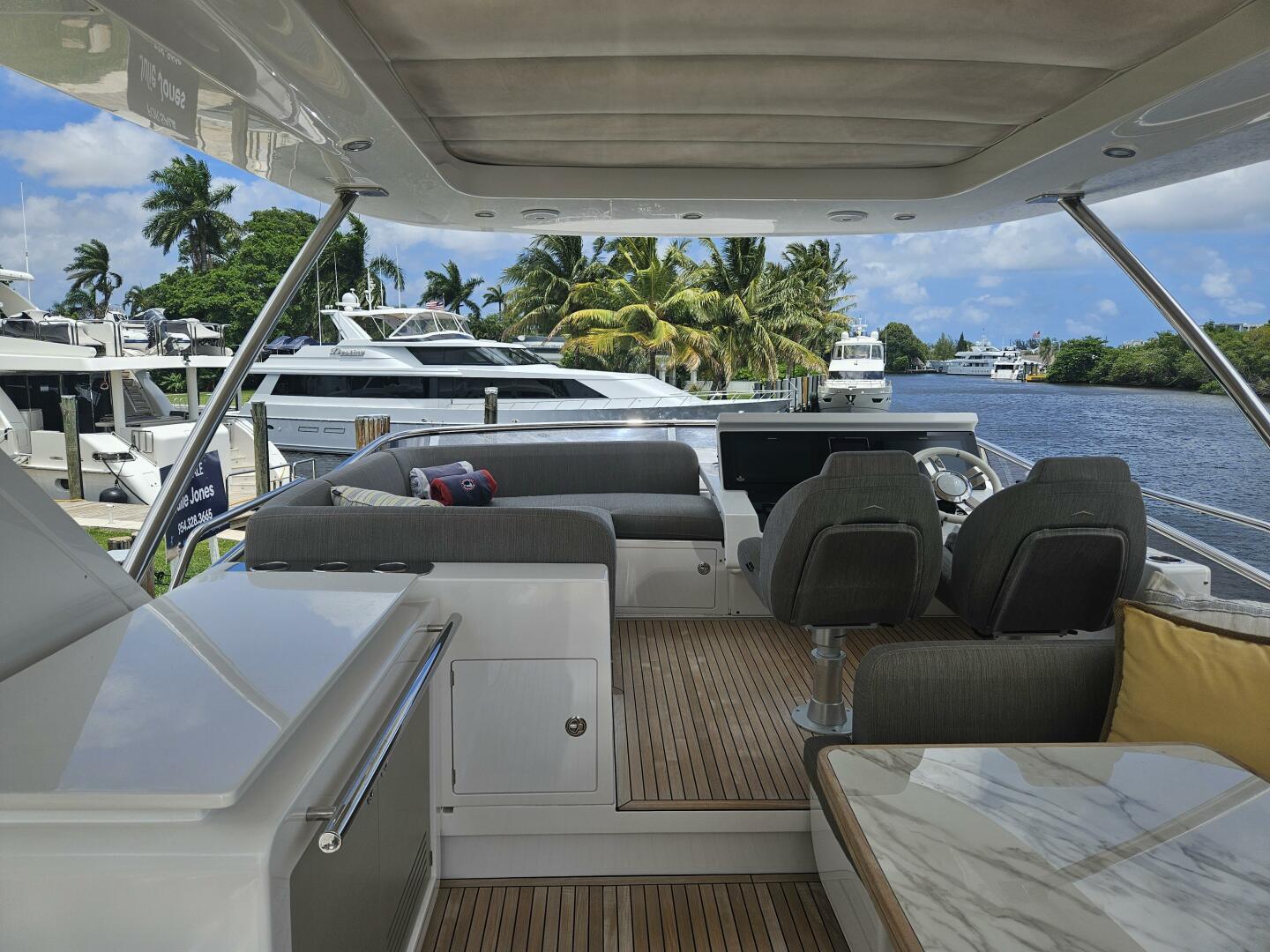 2022 Azimut 66 - Image 23