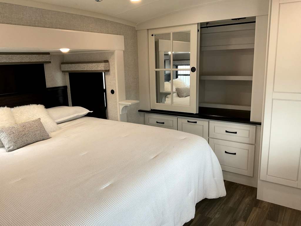 2025 JAYCO NORTH POINT 365 RKTS - Image 21