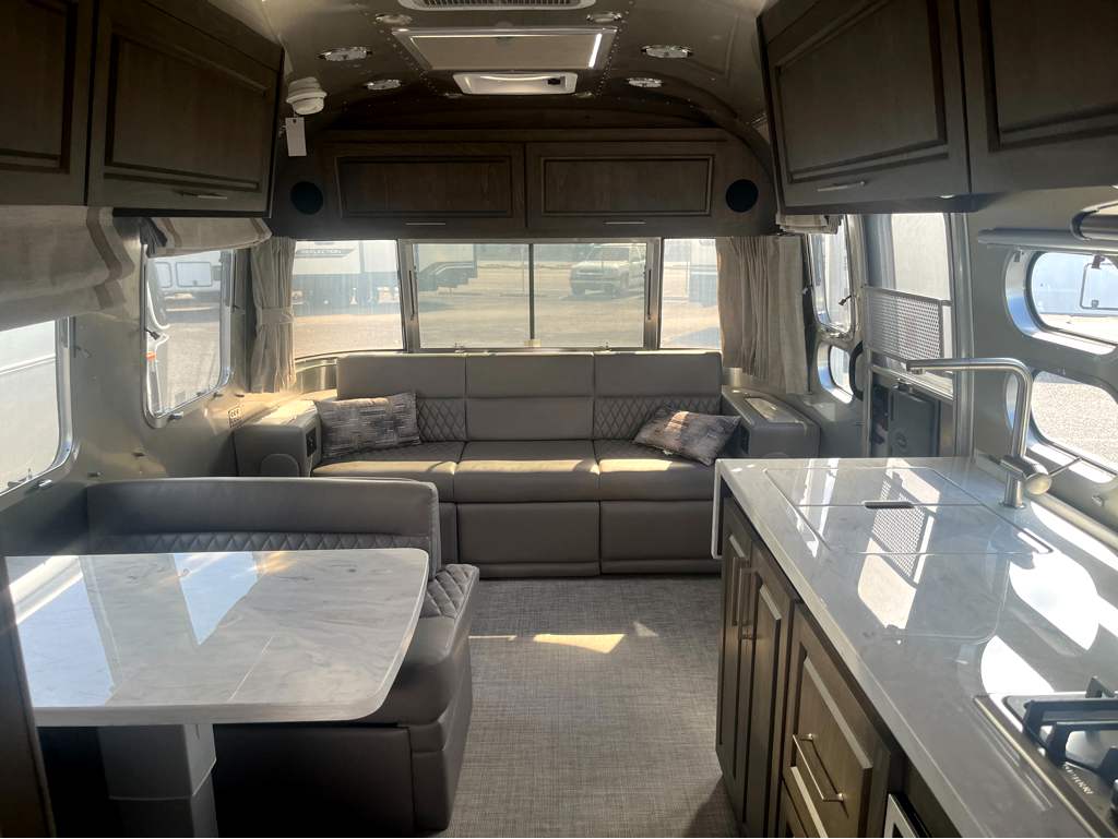 2026 AIRSTREAM CLASSIC 30RBT - Image 4